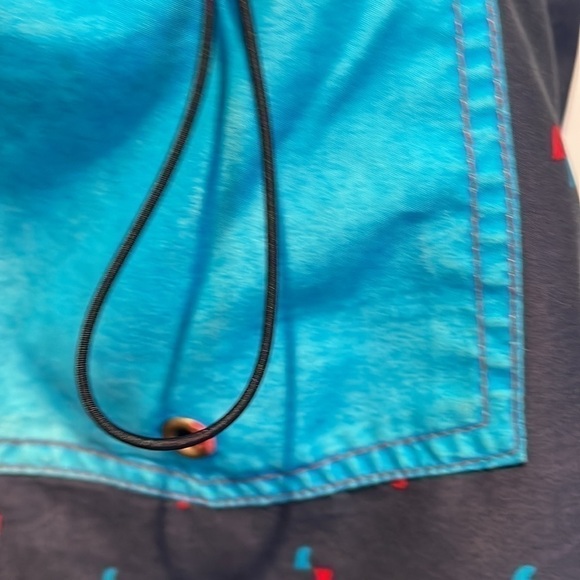 Quicksilver 🔥sale🔥🌟blue and red surf 🏄‍♂️ shorts - Picture 7 of 10